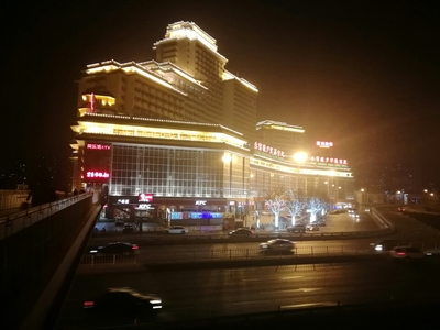北京海淀區(qū)城鄉(xiāng)貿(mào)易中心夜景隨手拍。