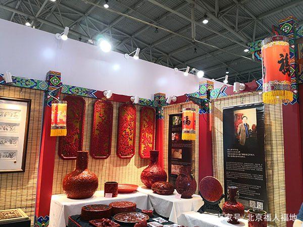 國家文化和旅游部長雒樹剛、北京宣傳部長杜飛進(jìn)等領(lǐng)導(dǎo)參觀非遺展